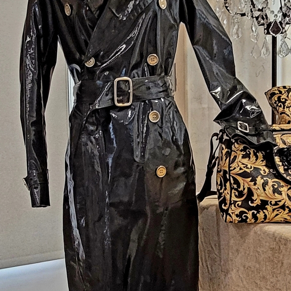 Burberry Prorsum Black Vinyl Patent Trench Coat with Gold Buttons. Size US 2 - Picture 7 of 16
